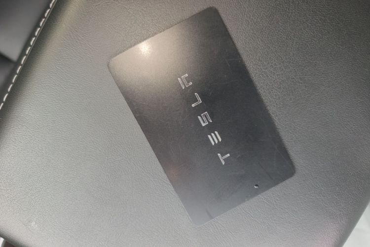 Tesla Model Y 2021 car image #9