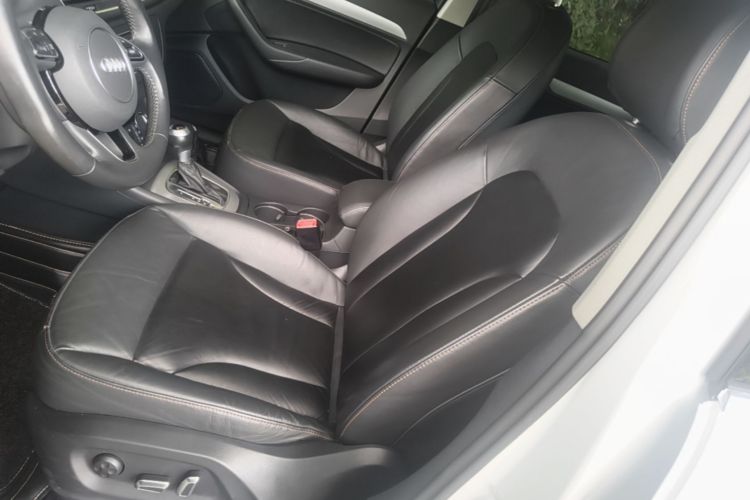 Audi Q3 2018 car image #15
