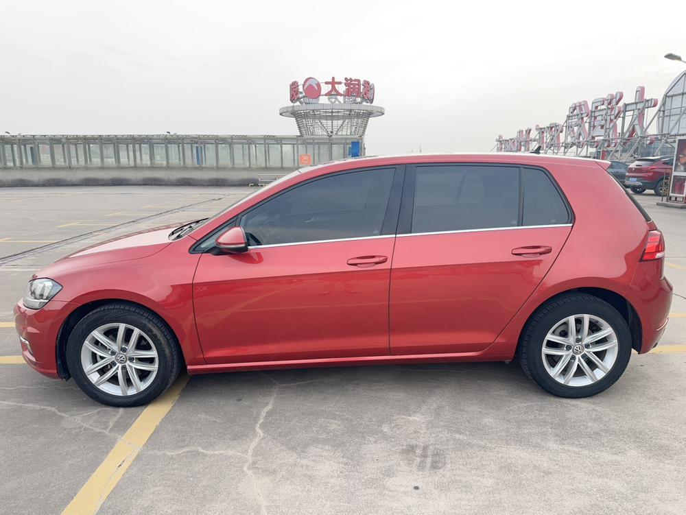 Volkswagen Golf 2019 car image #4