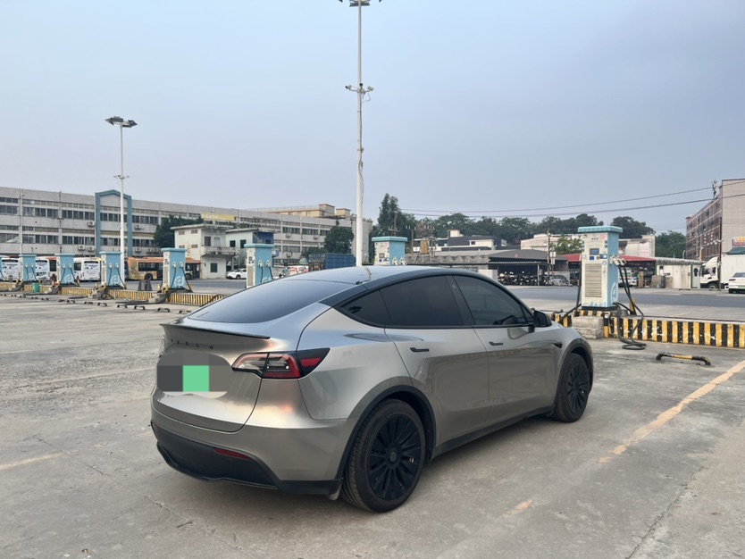 Tesla Model Y 2023 car image #5