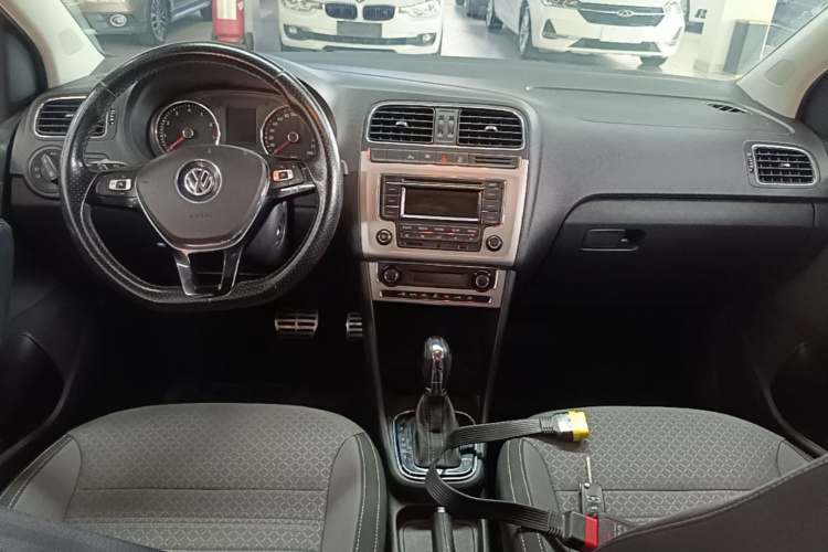 Volkswagen Polo 2015 #10 Volkswagen Polo 2015 car image #10