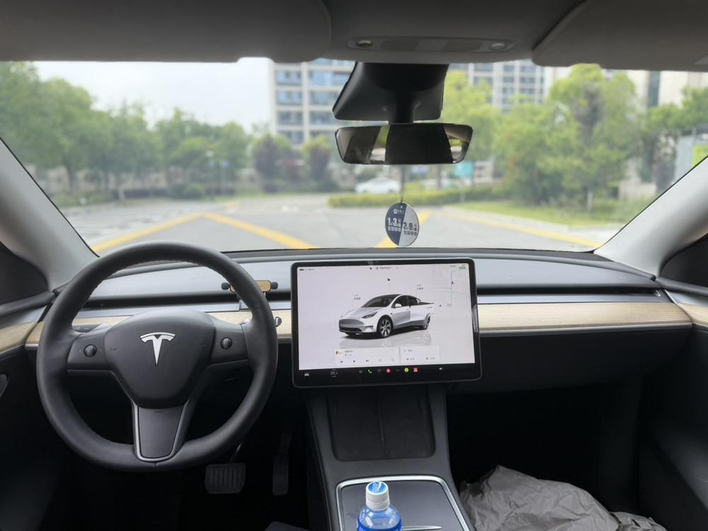 Tesla Model Y 2023 #13 Tesla Model Y 2023 car image #13