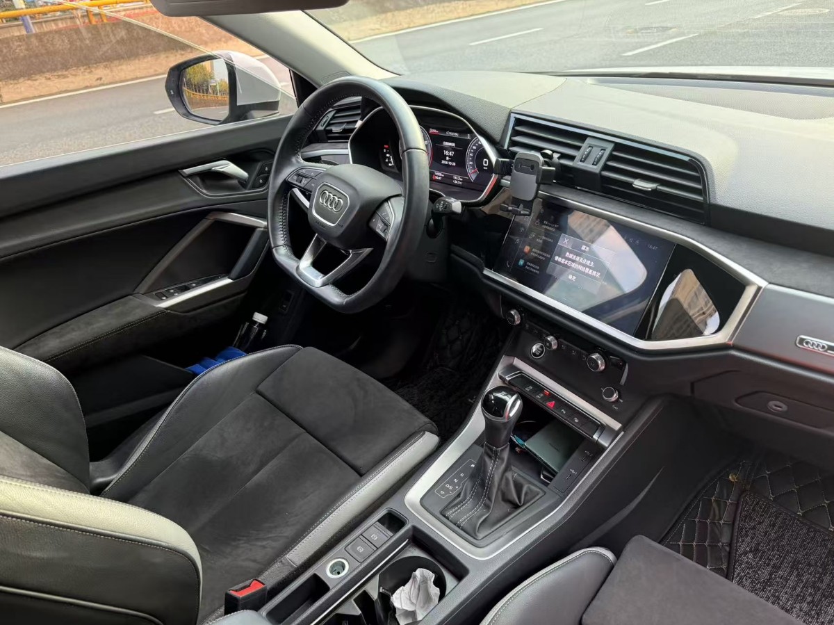Audi Q3 2021 car image #3