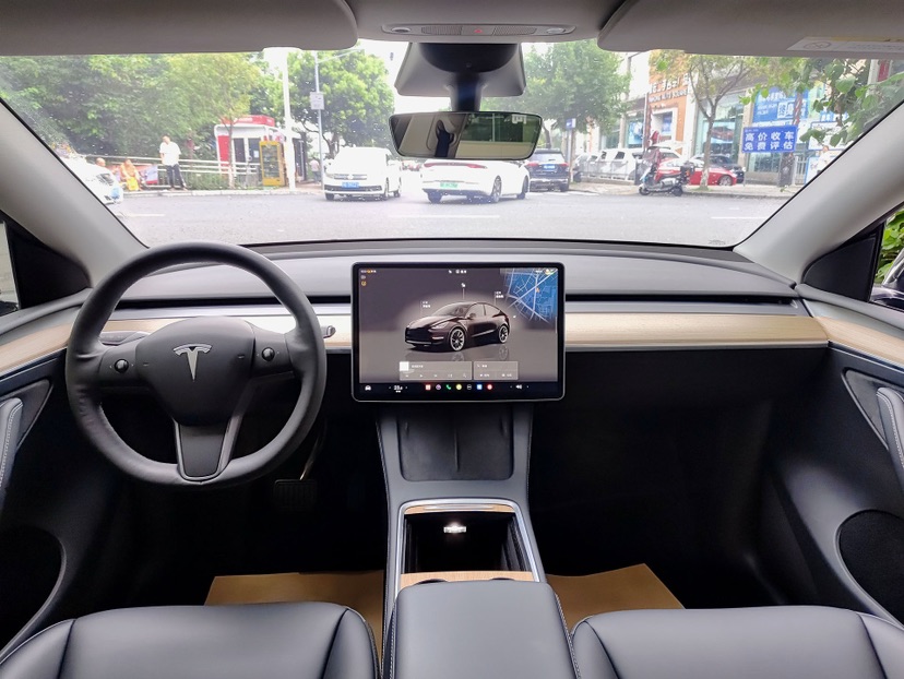 Tesla Model Y 2023 car image #5