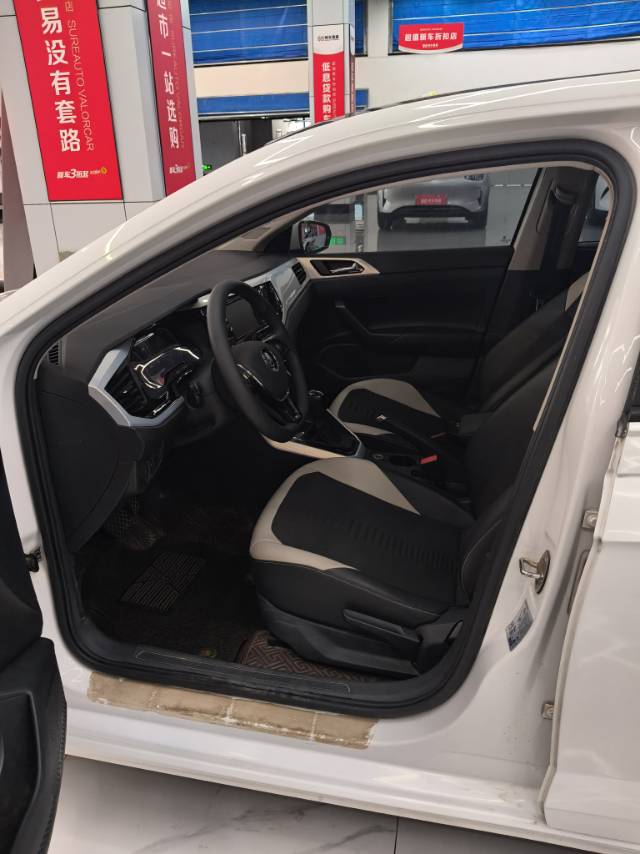 Volkswagen Polo 2020 car image #4