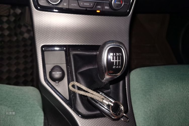 GEELY Emgrand GS 2017 car image #16