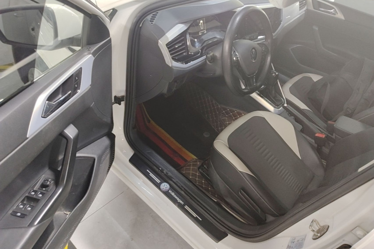 Volkswagen Polo 2022 car image #16