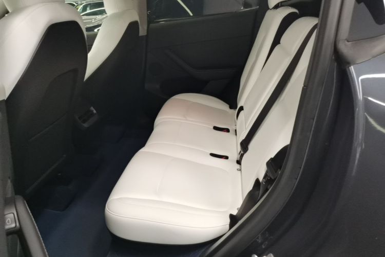 Tesla Model Y 2023 immagine di auto #17