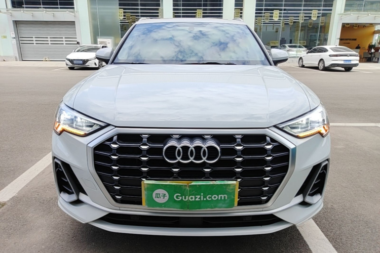 Audi Q3 2021 car image #3