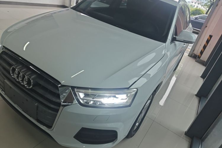 Audi Q3 2018 car image #2