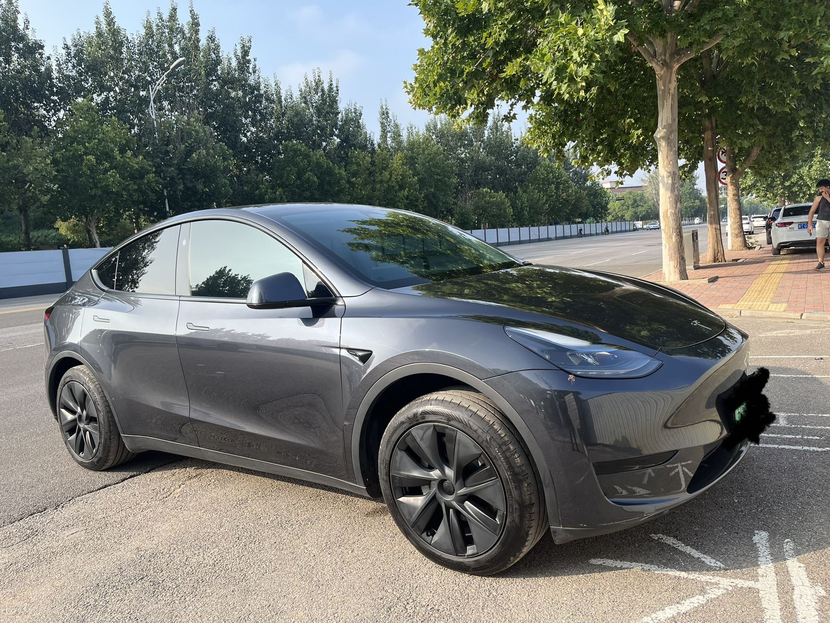 Tesla Model Y 2024 #2 Tesla Model Y 2024 car image #2