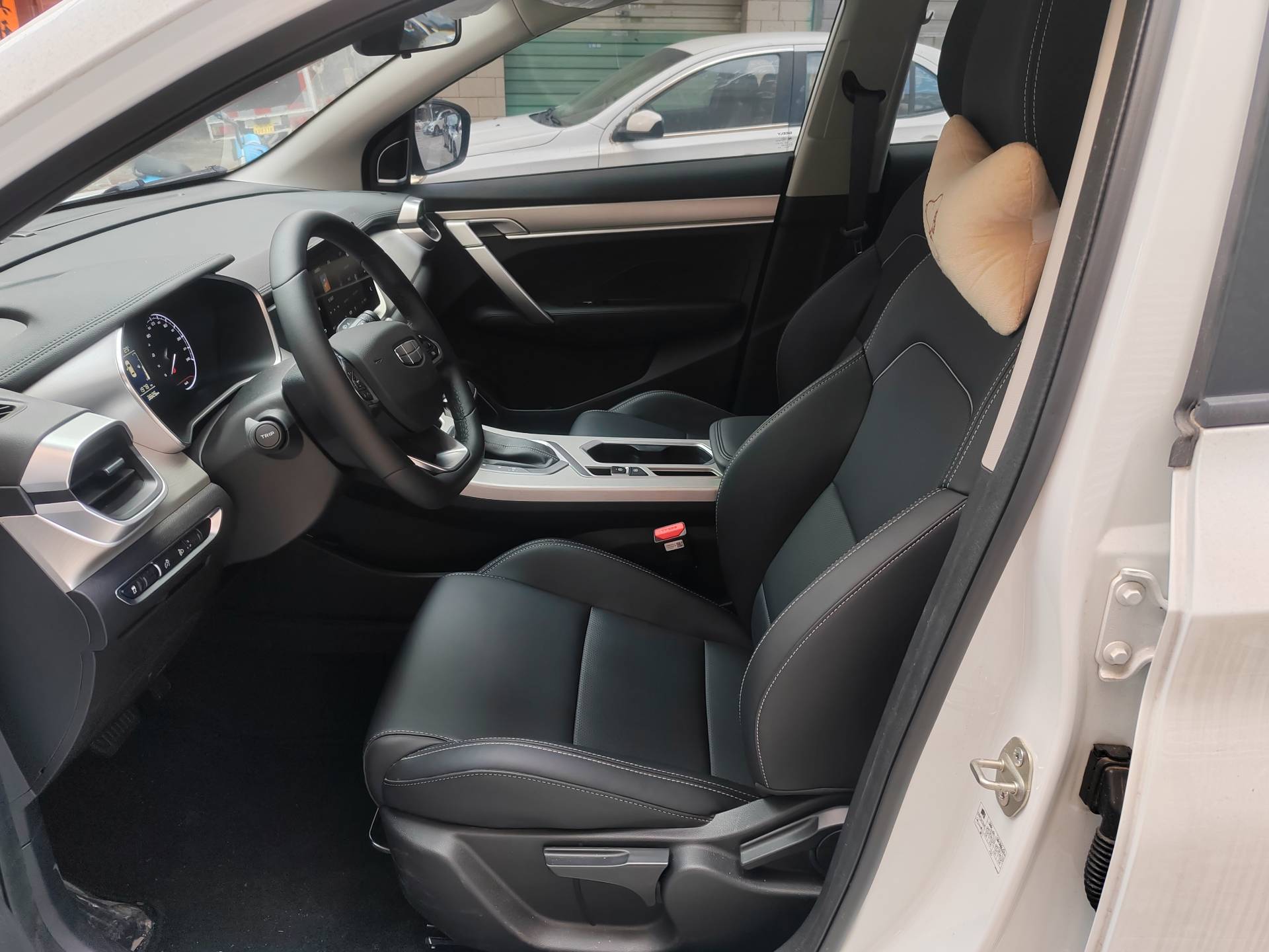 GEELY Coolray 2026 #4 GEELY Coolray 2026 car image #4