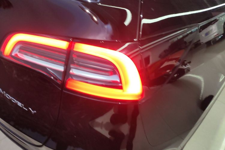 Tesla Model Y 2023 #8 Tesla Model Y 2023 car image #8