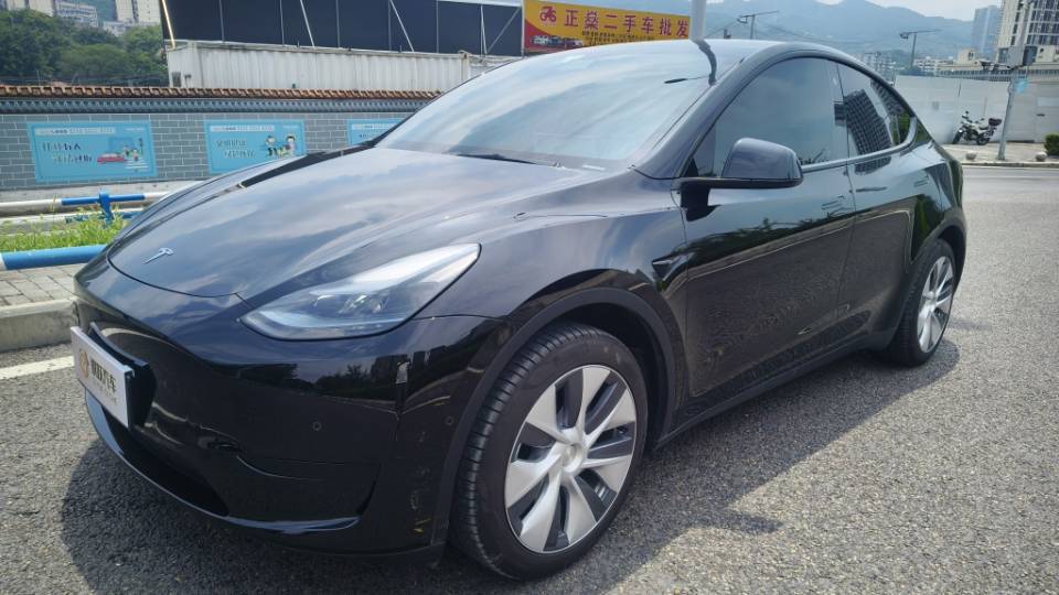 Tesla Model Y 2023 car image 