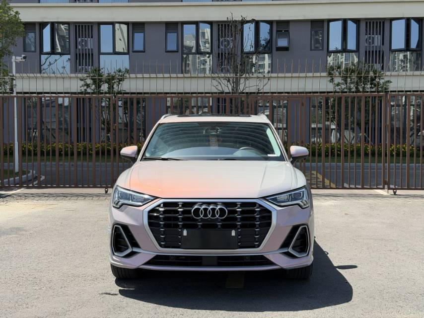 Audi Q3 2019 car image #4