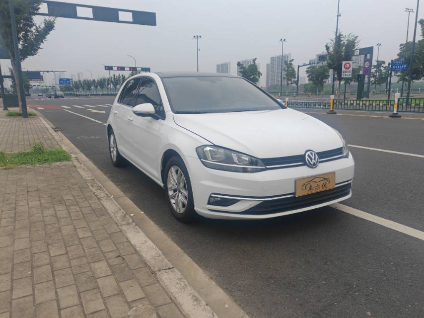 Volkswagen Golf 2019 car image #3