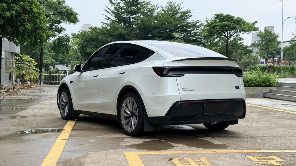 Tesla Model Y 2025 #4 Tesla Model Y 2025 immagine di auto #4