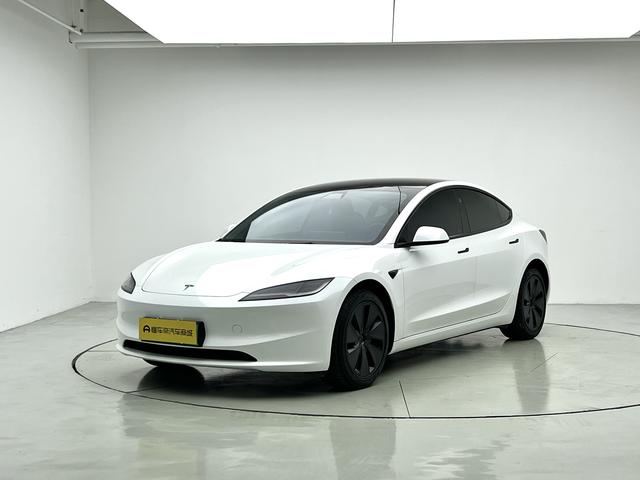 Tesla Model 3 2025 car image #25