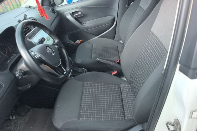 Volkswagen Polo 2016 car image #17