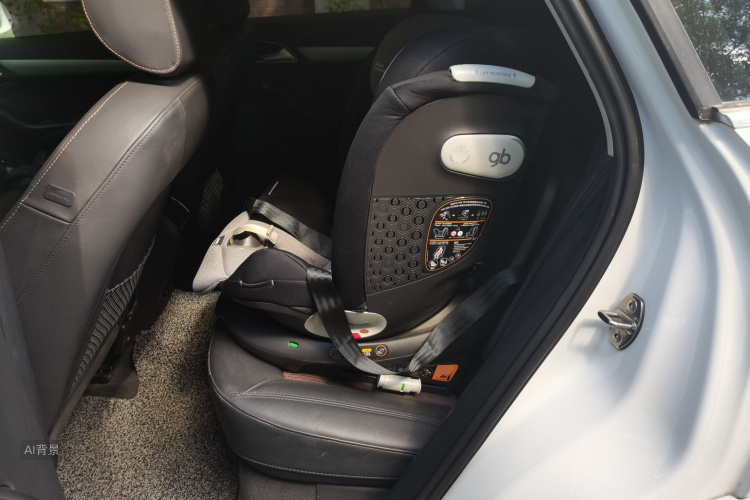 Audi Q3 2018 car image #19