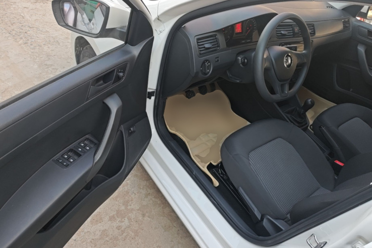 Volkswagen Santana 2018 car image #16