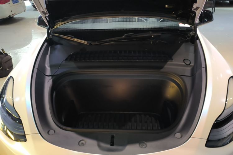 Tesla Model Y 2023 #20 Tesla Model Y 2023 car image #20