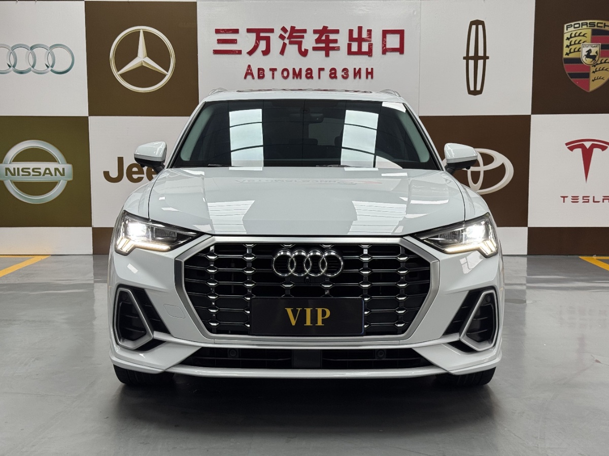 Audi Q3 2022 car image #2