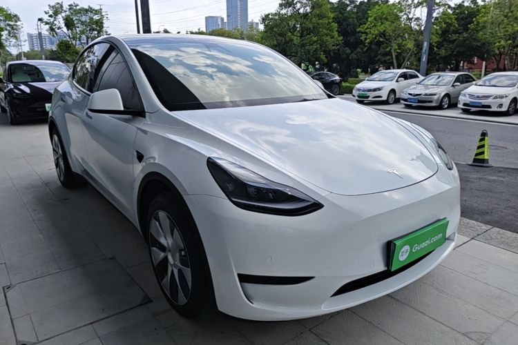 Tesla Model Y 2022 car image #4