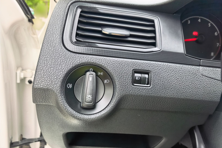 Volkswagen Santana 2019 car image #19