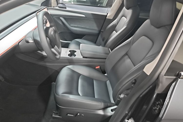 Tesla Model Y 2024 immagine di auto #15