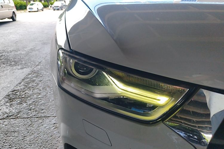 Audi Q3 2017 car image #8