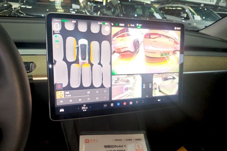 Tesla Model Y 2023 immagine di auto #13