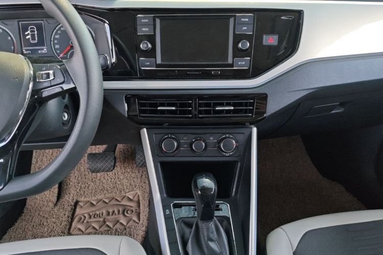 Volkswagen Polo 2020 car image #13