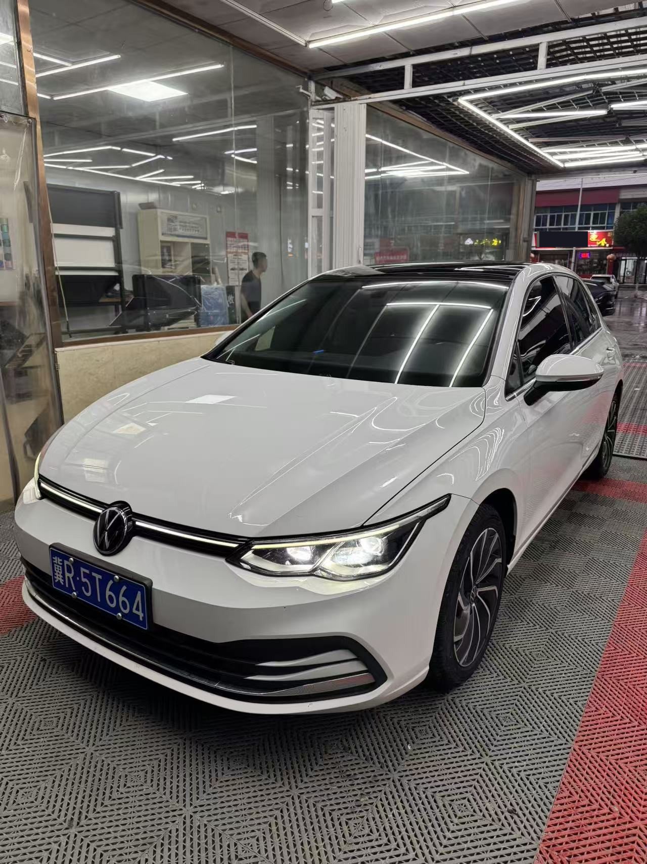 Volkswagen Golf 2022 car image 