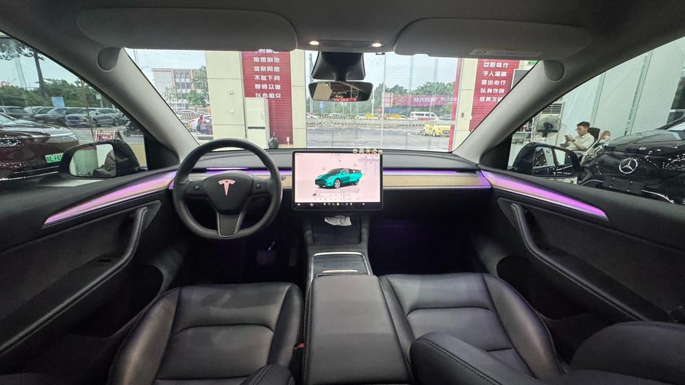 Tesla Model Y 2023 car image #12