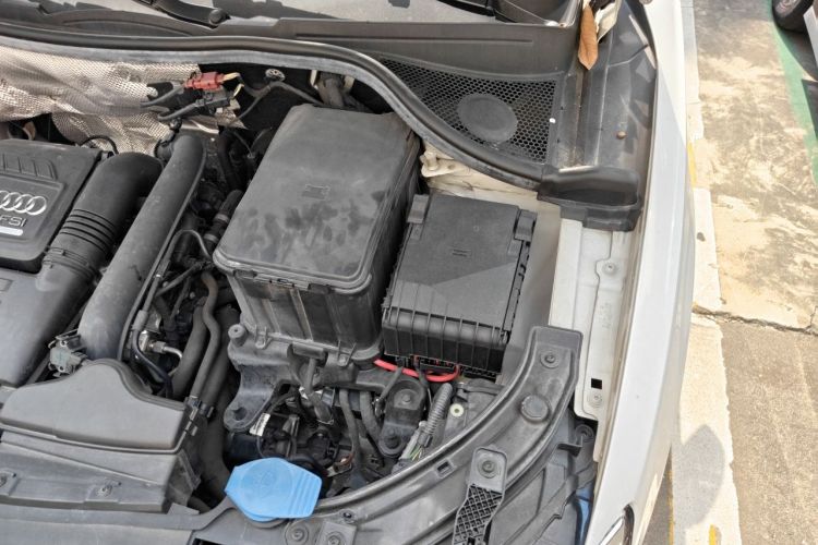 Audi Q3 2018 immagine di auto #23