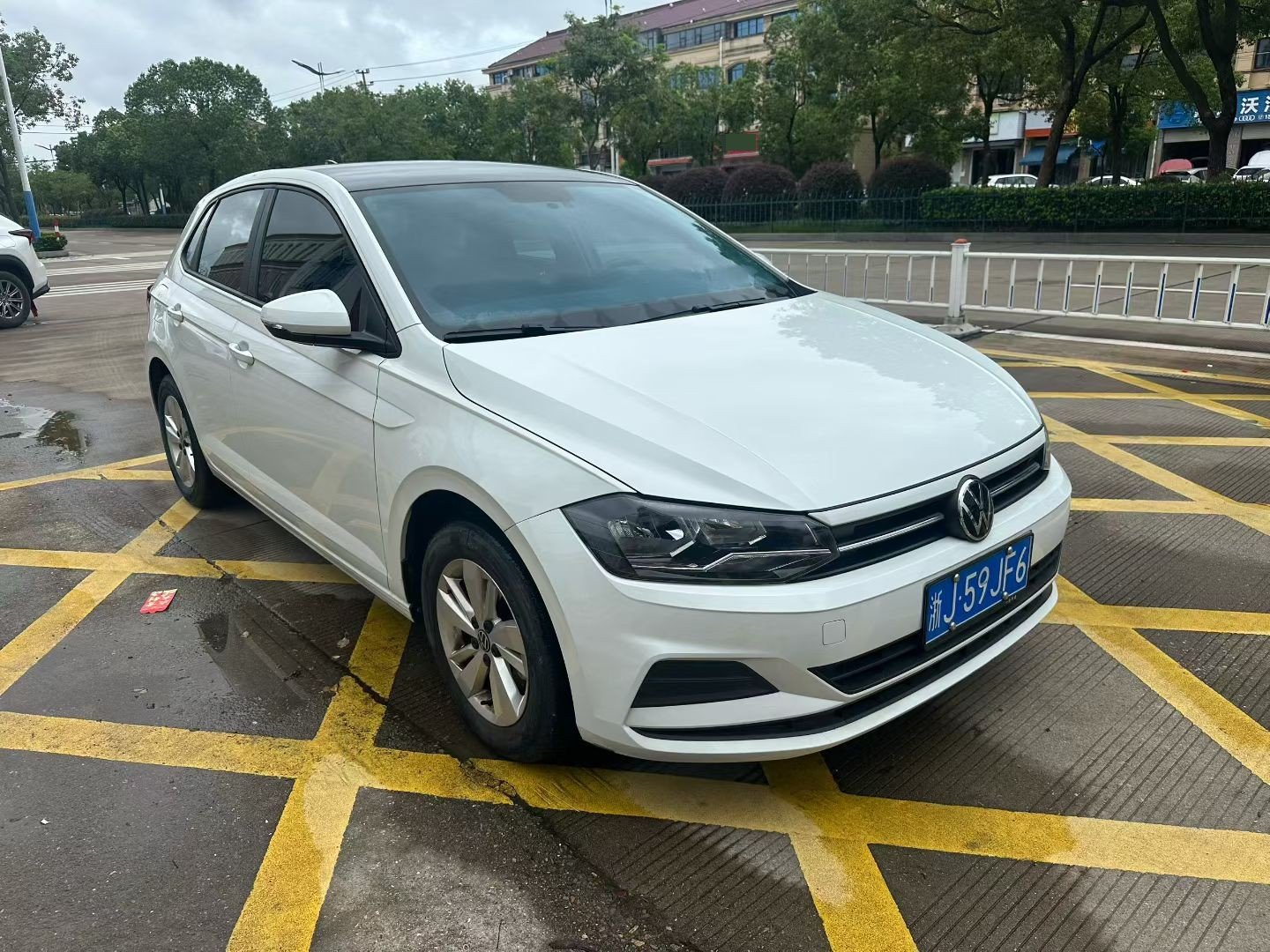 Volkswagen Polo 2024 car image #2