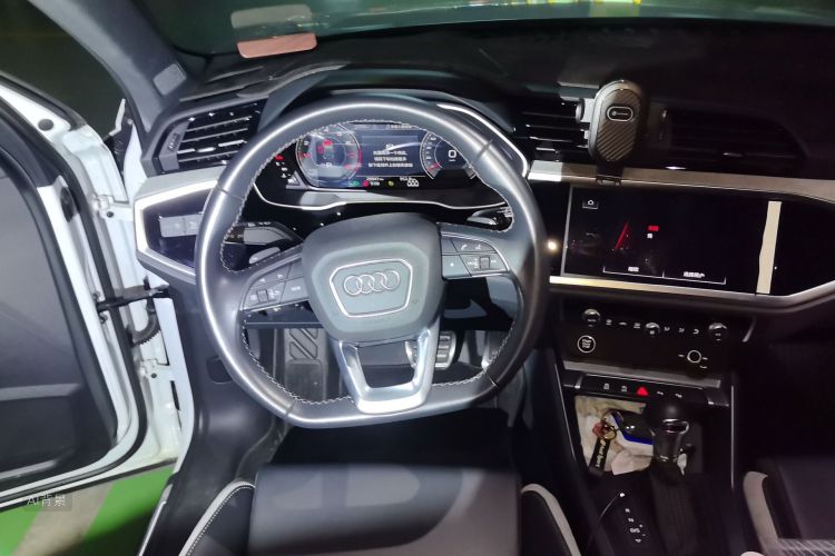 Audi Q3 2024 car image #12