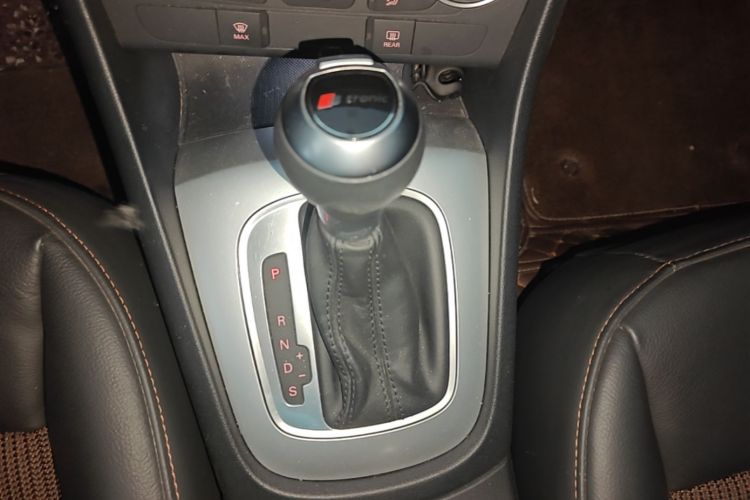 Audi Q3 2019 car image #14