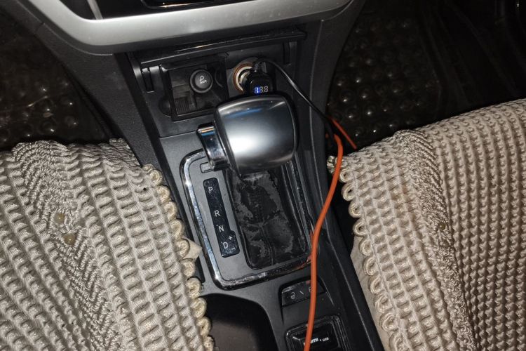 GEELY Emgrand 2015 #14 GEELY Emgrand 2015 car image #14