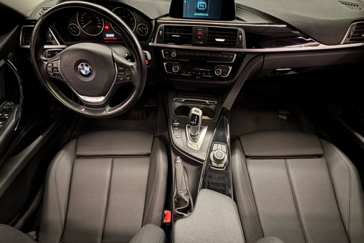 BMW 3 Series 2018 #14 BMW 3 Series 2018 car image #14
