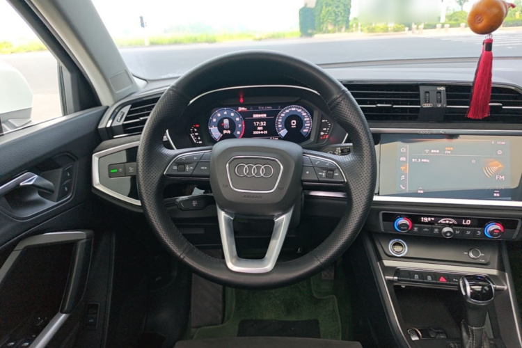 Audi Q3 2021 #11 Audi Q3 2021 car image #11