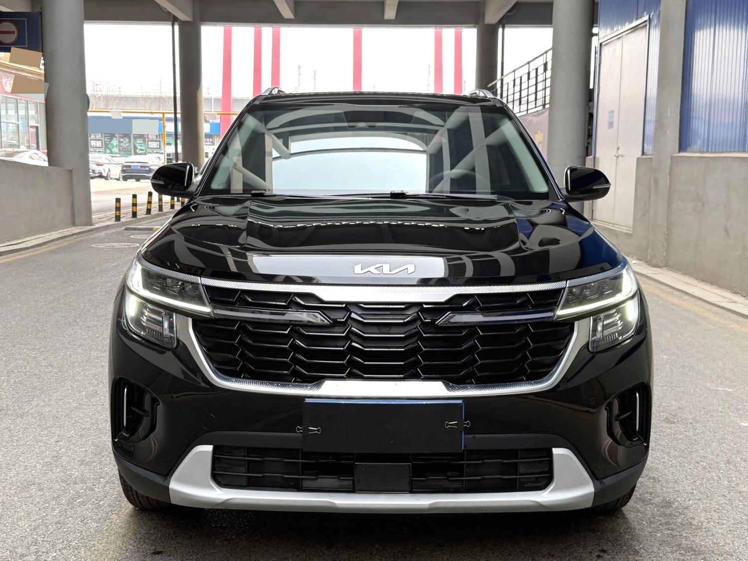 Kia Seltos 2023 car image #2