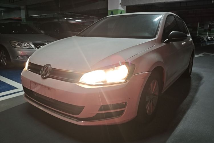 Volkswagen Golf 2017 car image #2