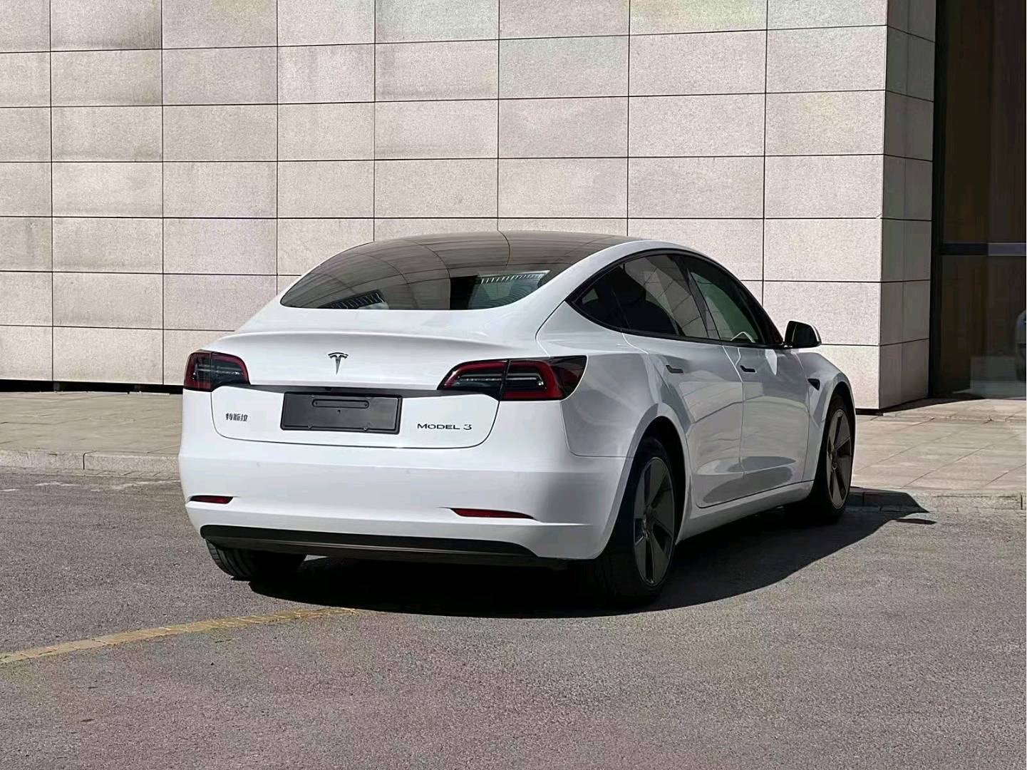 Tesla Model 3 2023 car image #13