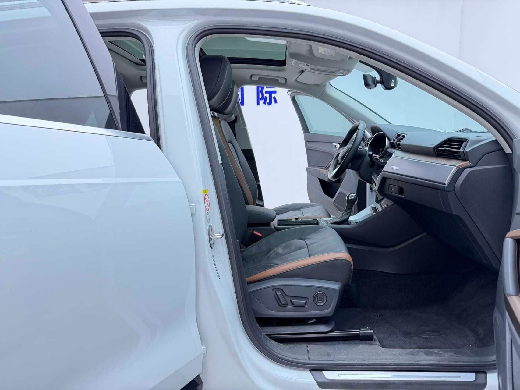 Audi Q3 2023 car image #13