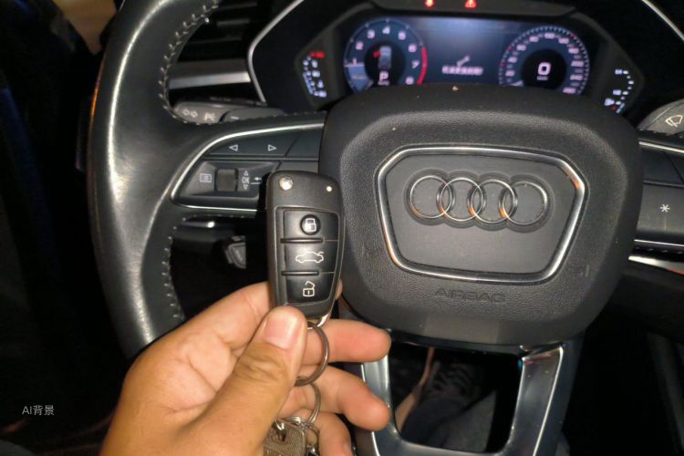 Audi Q3 2020 car image #10