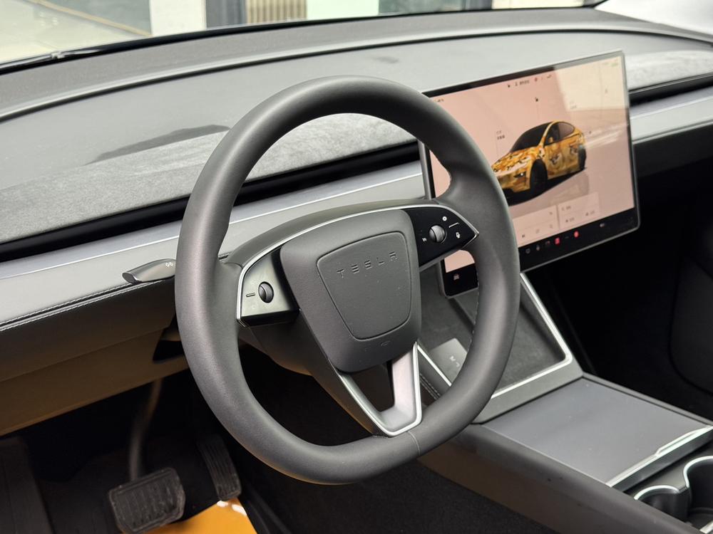Tesla Model Y 2025 #14 Tesla Model Y 2025 car image #14