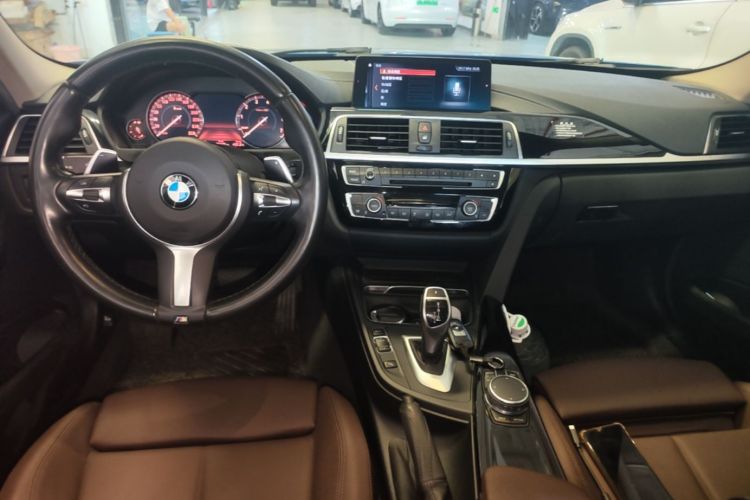 BMW 3 Series 2018 car image #10
