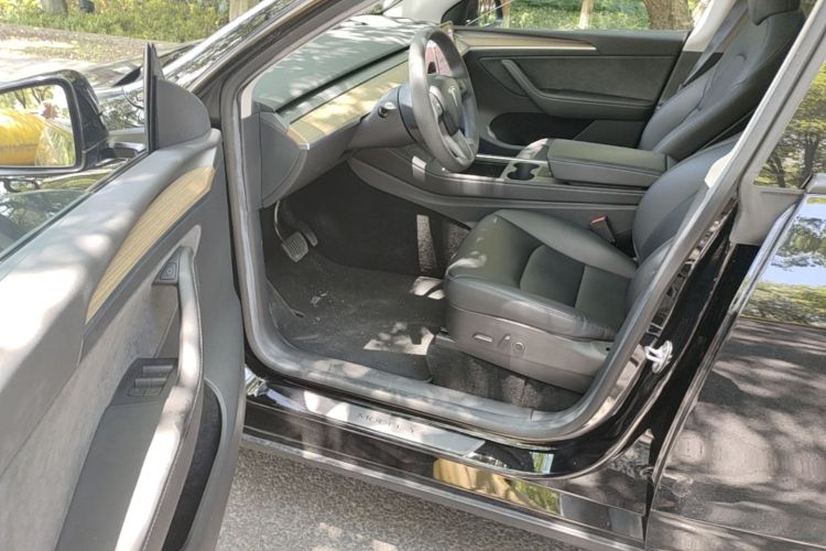 Tesla Model Y 2022 car image #16